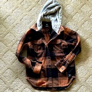 D.C. boys flannel. Size small/10. EUC. Brown and black.